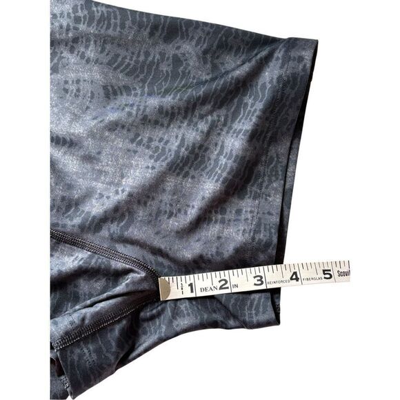 Under Armour gray/hot pink compression shorts - M - 🙂3/$15 - Picture 5 of 7